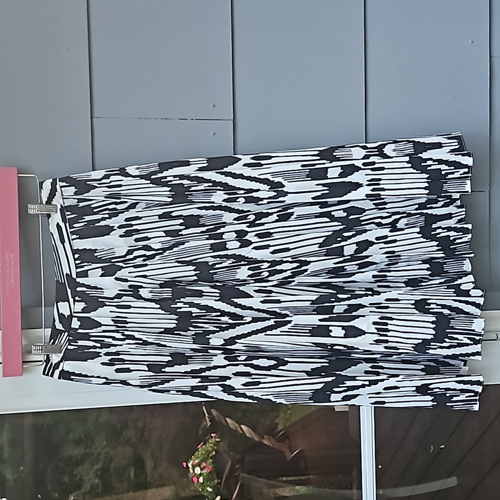 Ladies Land End skirt white and black size 4